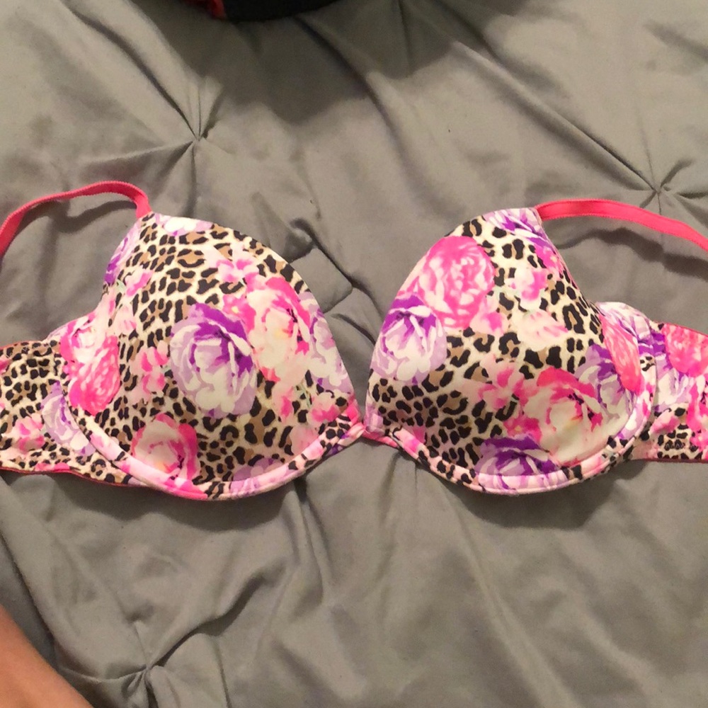 Size 32 pink Victoria’s Secret brawl